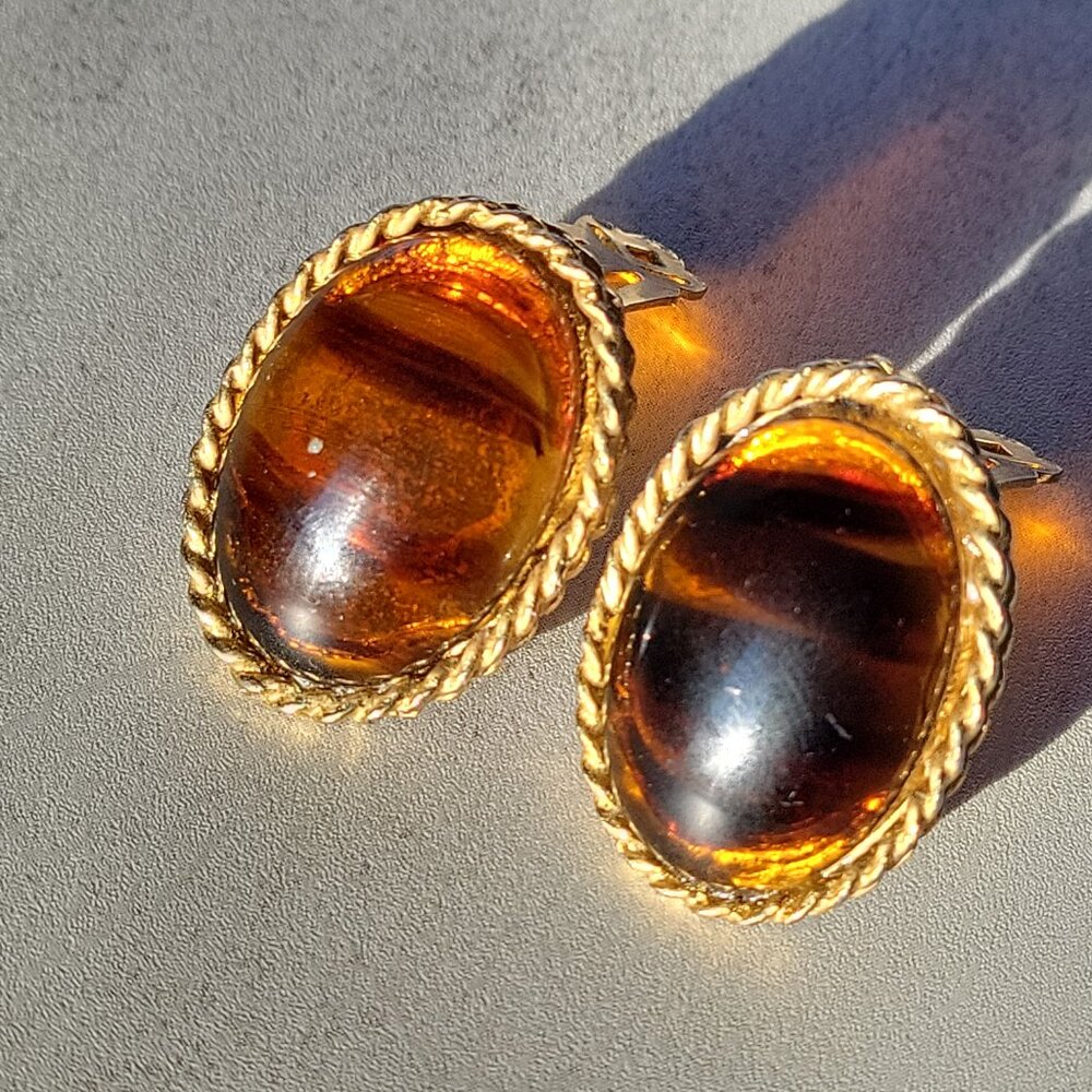 Vintage 80s Amber Glass Cabochon Clip On Earrings Gold Tone Rope - Picture 1 of 5